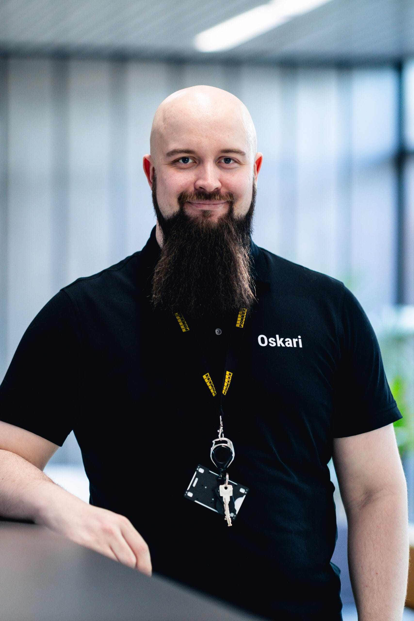 Oskari J&auml;rvelin kuvattuna Oulun Podcast-studiolla
